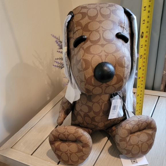 Coach X Peanuts Snoopy collectible plush - Picture 8 of 9